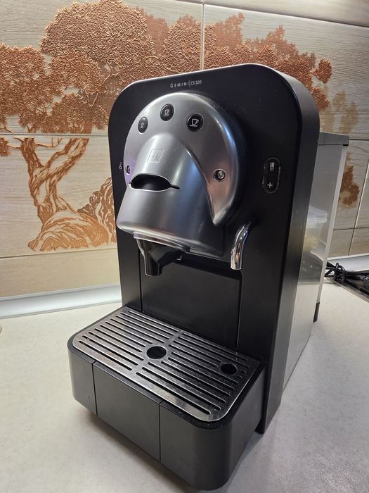 Профессиональная капсульная кофемашина Nespresso Gemini CS100 PRO