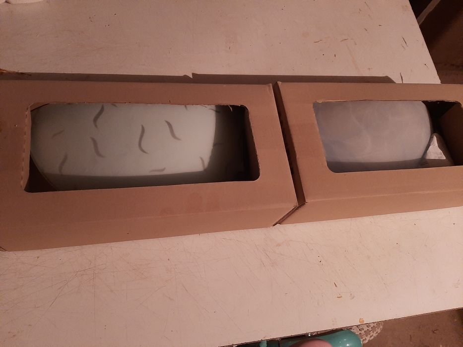 Vând aplice perete noi 15 roni bucata