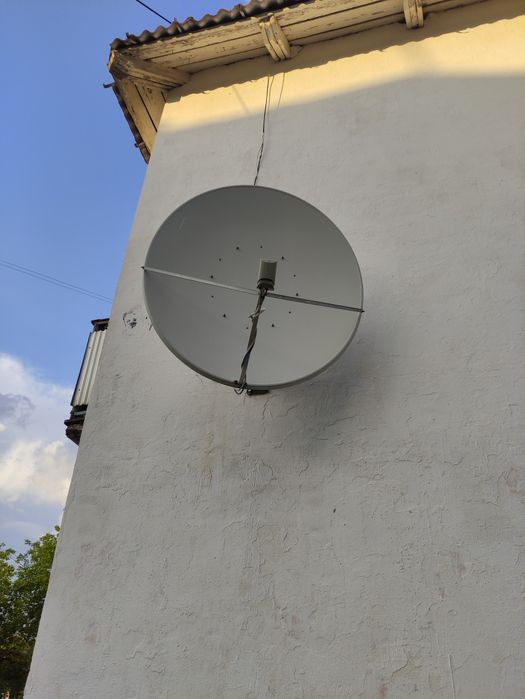 Продам спутниковую тарелку 120см.,2штуки