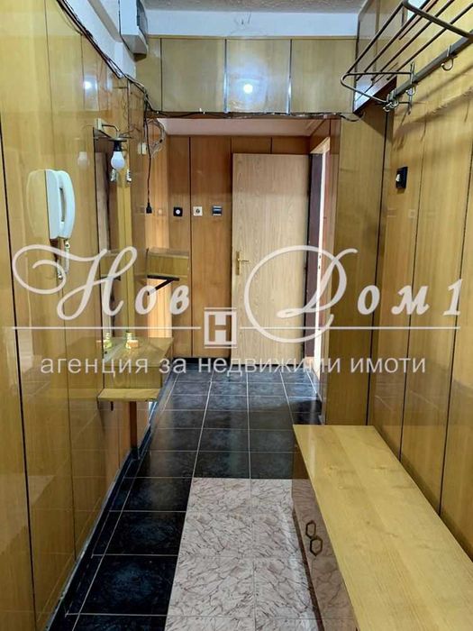 - среден апартамент - среден етаж - реална квадратура - юг - простор -