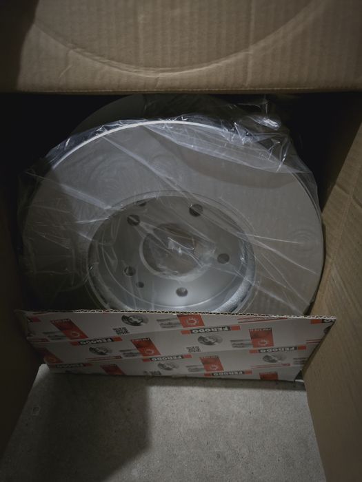 Задни накладки комплект, предни дискове за Мерцедес  W203