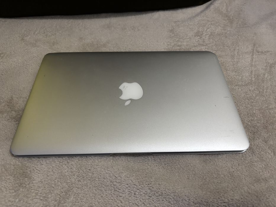 MacBook Air 11" (Early 2014) -Отлична работа,компактен,зарядно вкл.