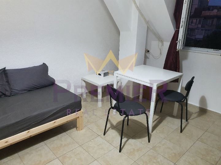 Дава се под наем Едностаен апартамент в Варна, Спортна зала - 25 кв.м за 229.5 € - Снимка #2