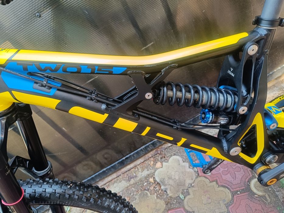 Bicicleta Cube 2  downhill custom cu piese profesional