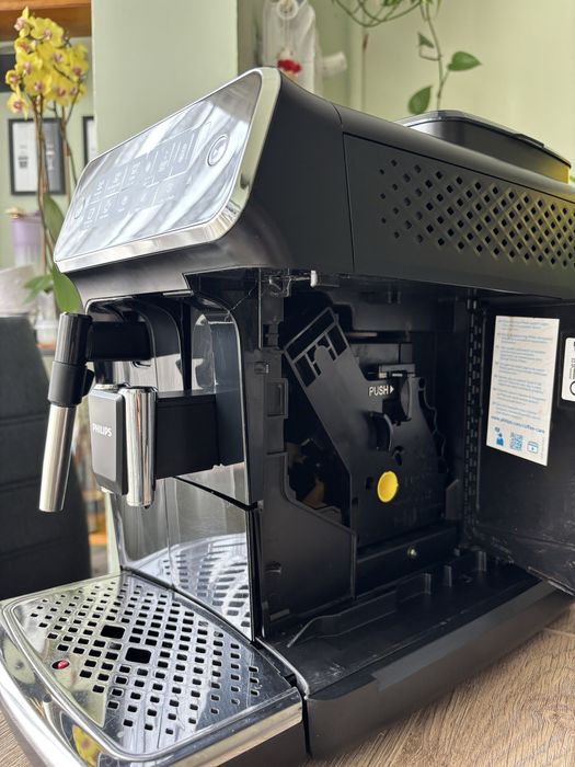Philips EP3221 – Автоматична кафемашина с мелачка /кафе като от кафене