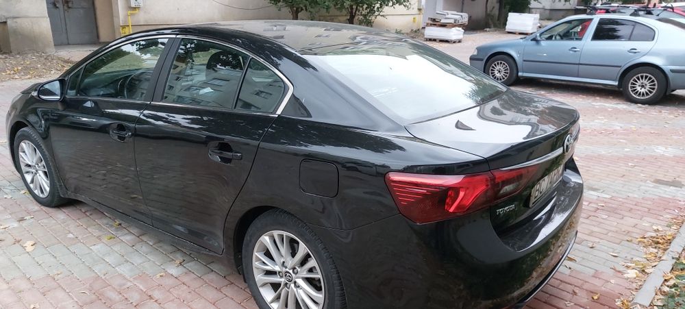Vând Toyota Avensis 2015