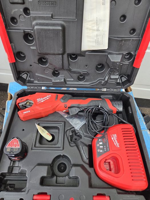 MILWAUKEE  M12 PCSS Резачка за стоманени тръби