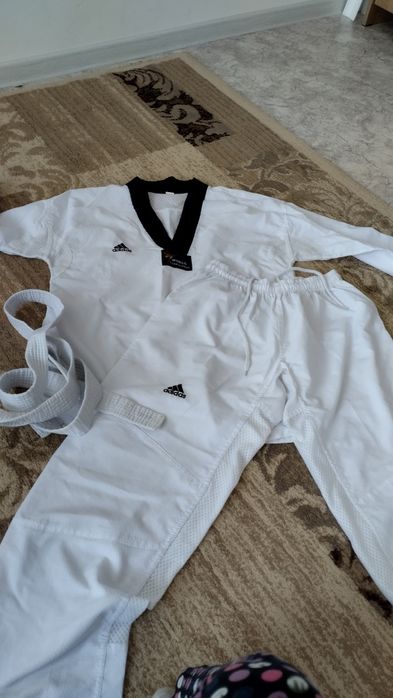 Для тоекванд одежда все вместе 10000тг