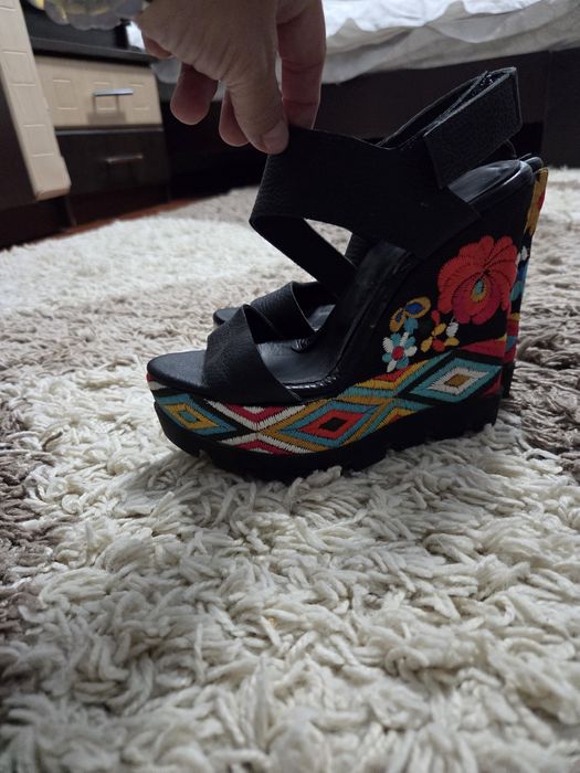 Обувь почти новая