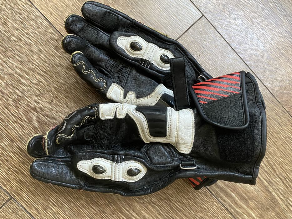 Шлем Ducati, перчатки