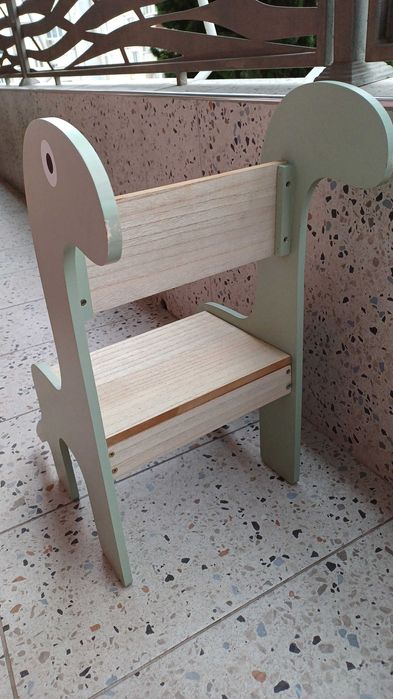 Детско столче динозавър.