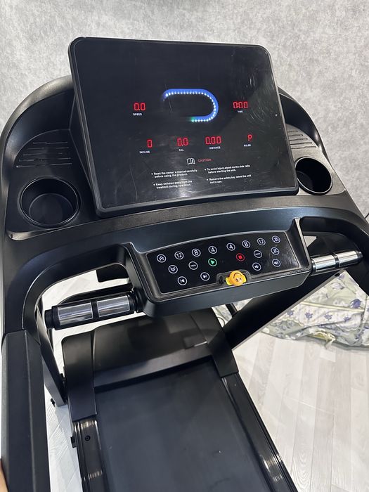 Продаётся беговая дорожка LAND FITNESS CP-G6