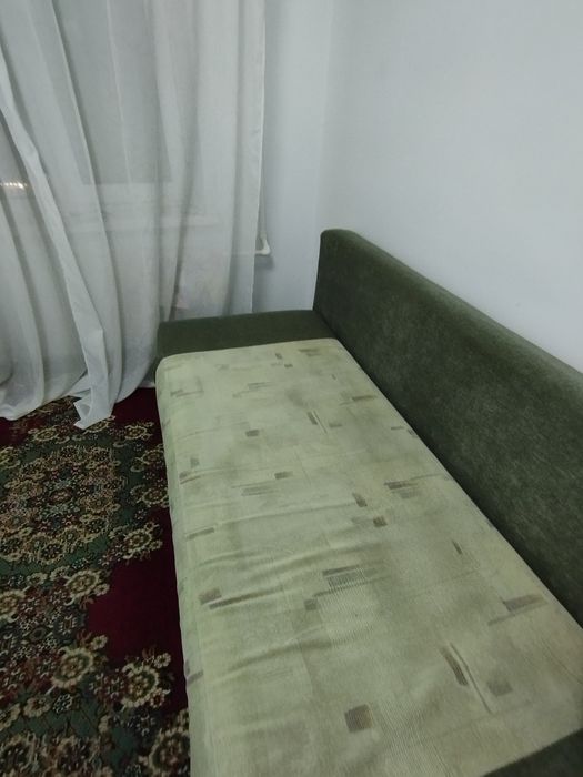 Диван салатного цвета