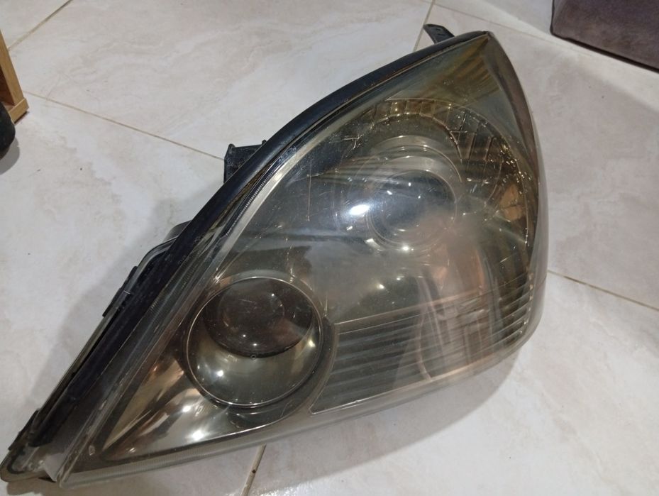 Левая фара, Тайвань.