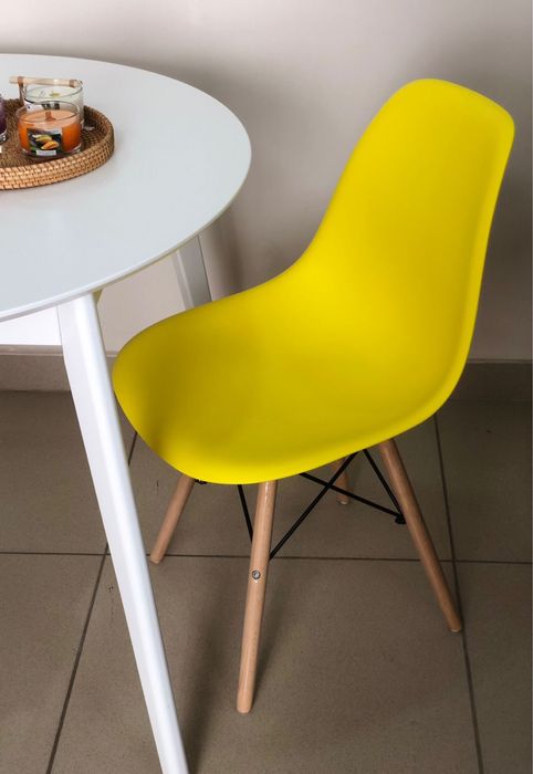 Пластиковые стулья