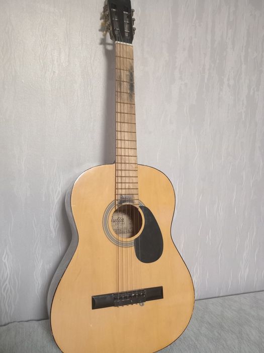 Гитара шестиструнная