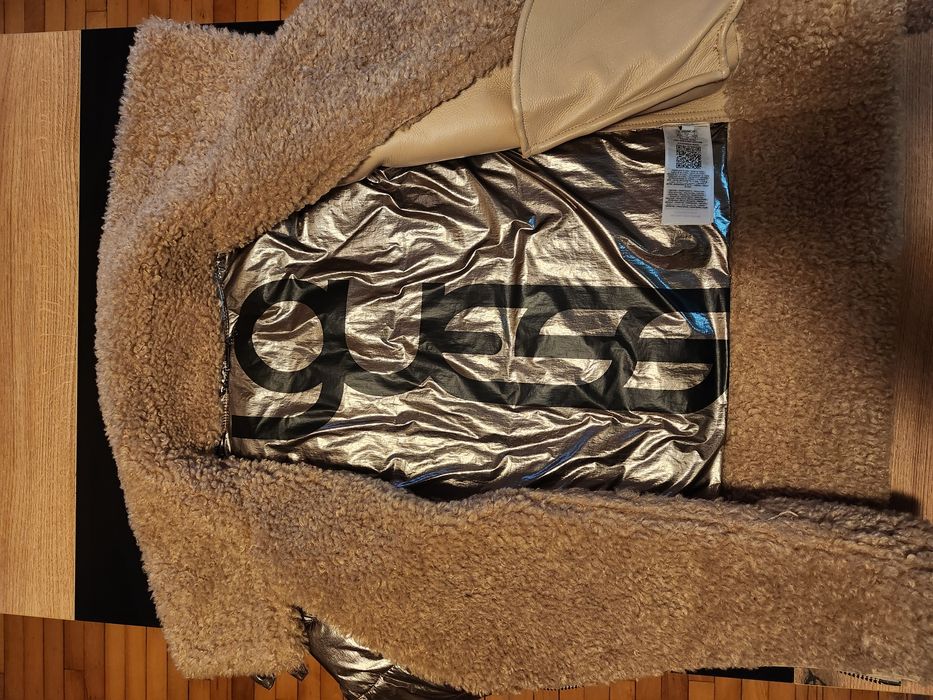 Яке на марката  GUESS