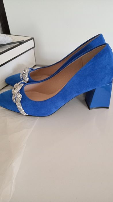 Продаю туфли новые