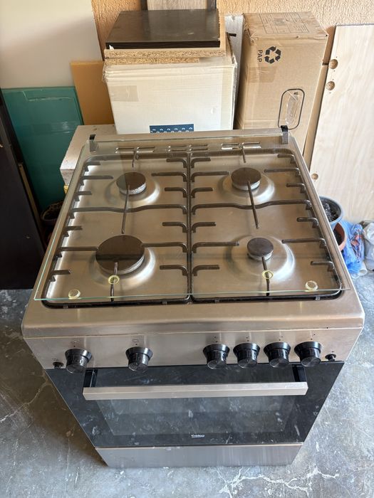 Vând Aragaz Beko, plita pe gaz, cuptor pe gaz
