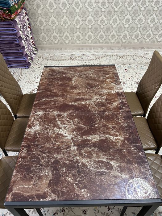 Продаётся кухонный стол