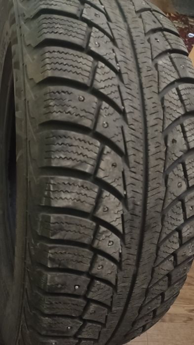 Зимние шины 215/65/R16