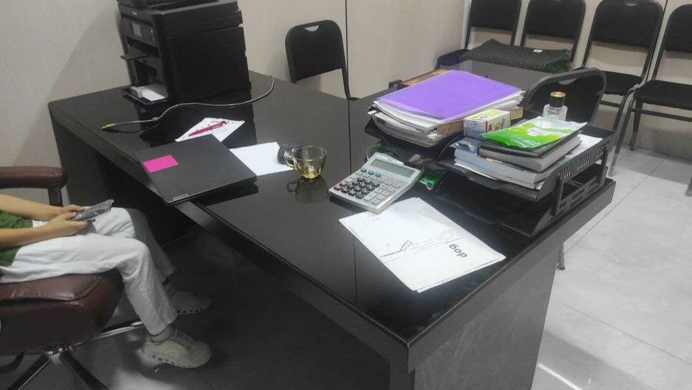 Ofis kreslo va stoli