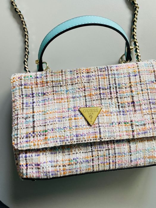 Guess нова много красива чанта букле и кожа