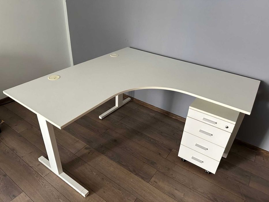 utilare spatiu birouri 10buc x birou colt 140cm si rollbox culoare alb