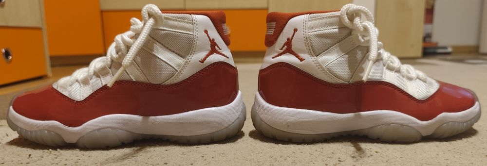 Vând Jordan 11 Retro Cherry, mărimea 35.5, 100% originali