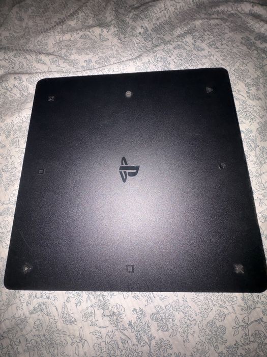 Продам б/у Ps4 (плейстейшен 4)