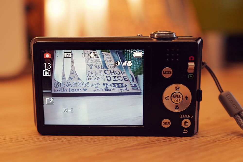 Aparat foto compact Panasonic Lumix cu lentile Leica 14Mp Top