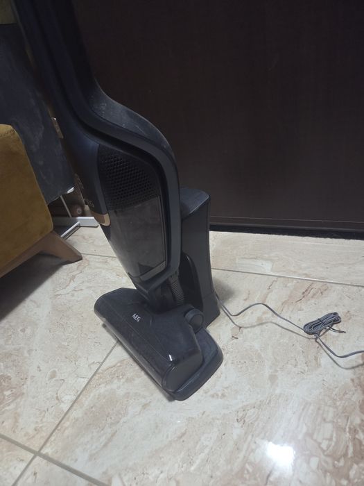 Вертикална безжична прахосмукачка AEG CX7-2-45AN