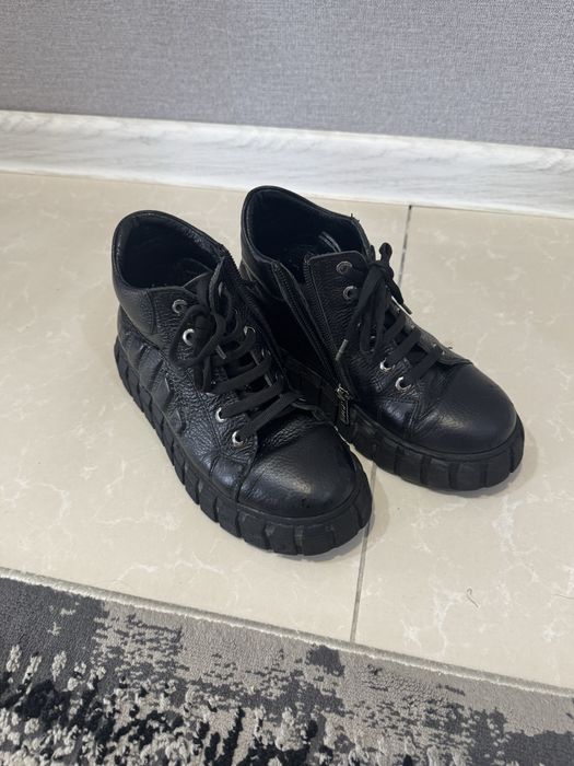 Ботинки осень 32 и 33 размеры