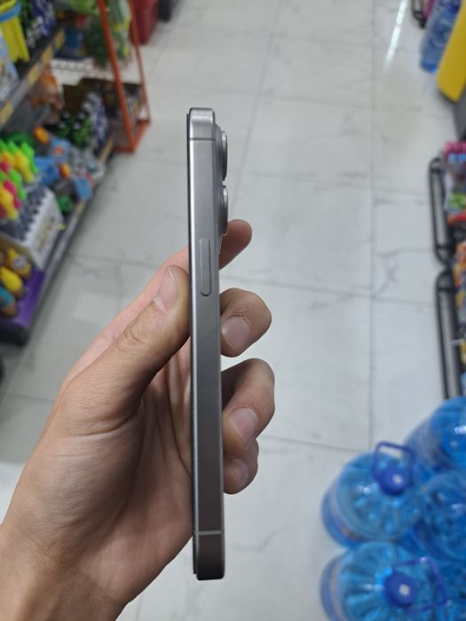 Iphone 15 Pro natural titanium