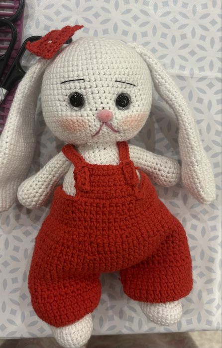 Ръчно плетено амигуруми зайче