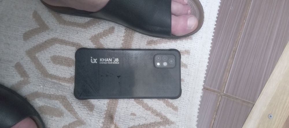 Продам телефонl KHAN J8