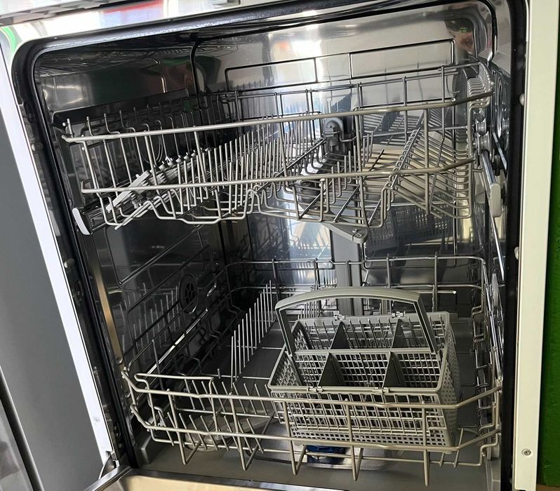 Съдомиялна Midea MFD60S121W-IT (12 комплекта) – нова, с транспортен дефект!
