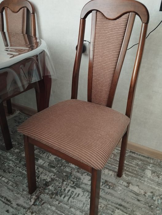 Стол со стульями .