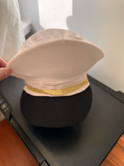 Шляпа и пилотка адмирала