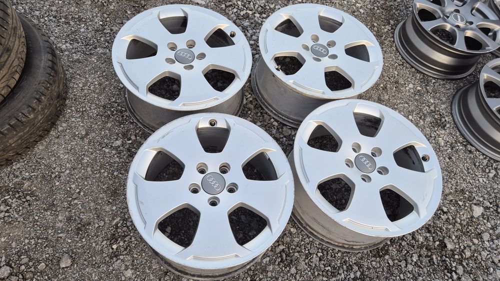 Оригинални джанти Ауди 5/112 Audi A3 5x112

Употребявани, Шумен