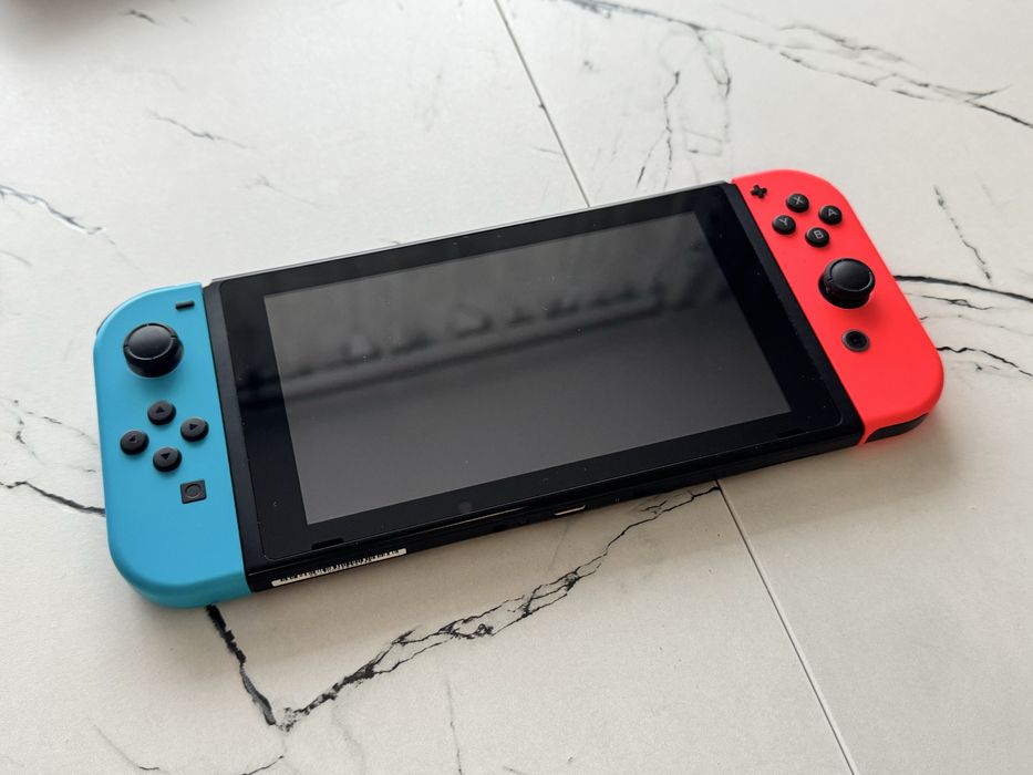 Nintendo Switch V2 Modat ca nou + card 128 gb