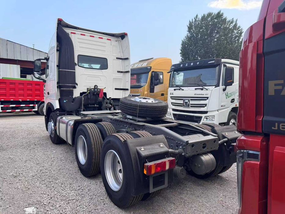 Howo T7H 540HP трактор