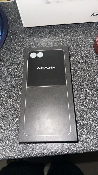 Samsung Galaxy Z Flip8 -sigilat culoare Graphite
