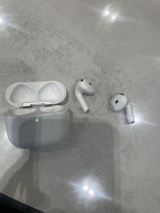 Продам Airpods 4 оригинал