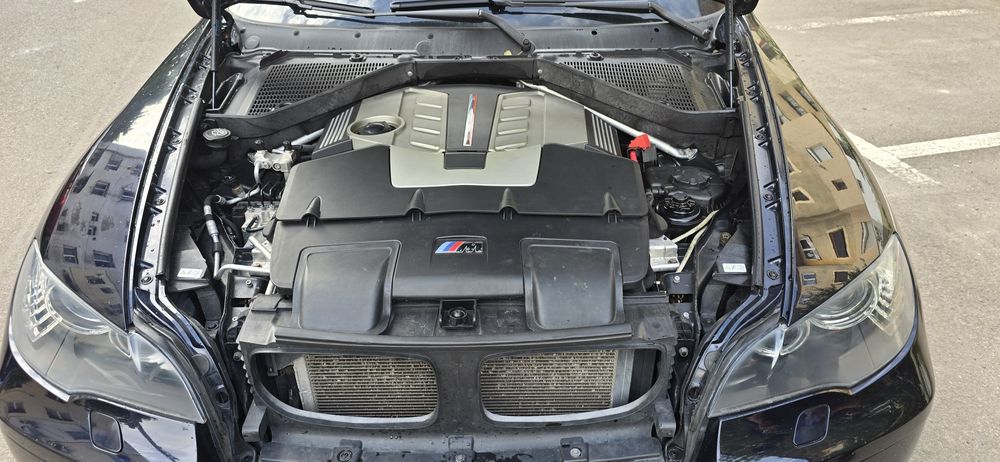 BMW X5 M 4.4I V8 555 CP