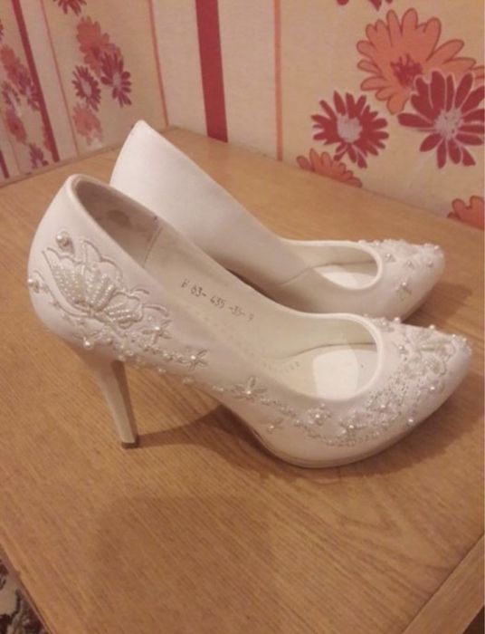 Свадебные туфли с вышивкой