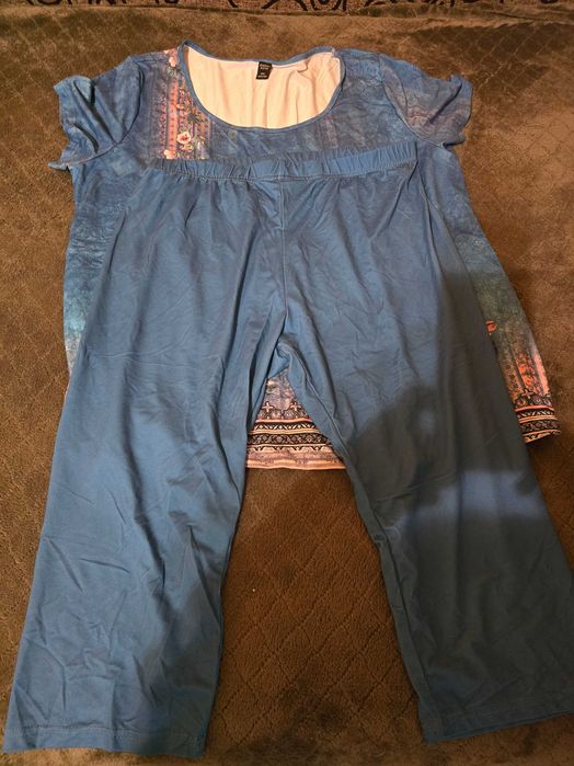 Vand 4 seturi tricou cu pantalon 3/4 de vara, stare foarte buna
