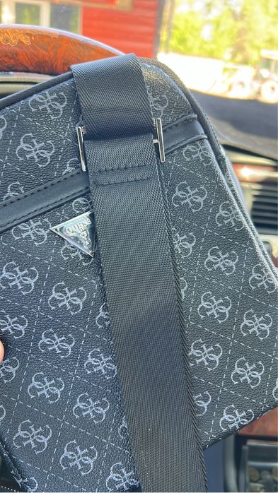 барсетка guess.  .