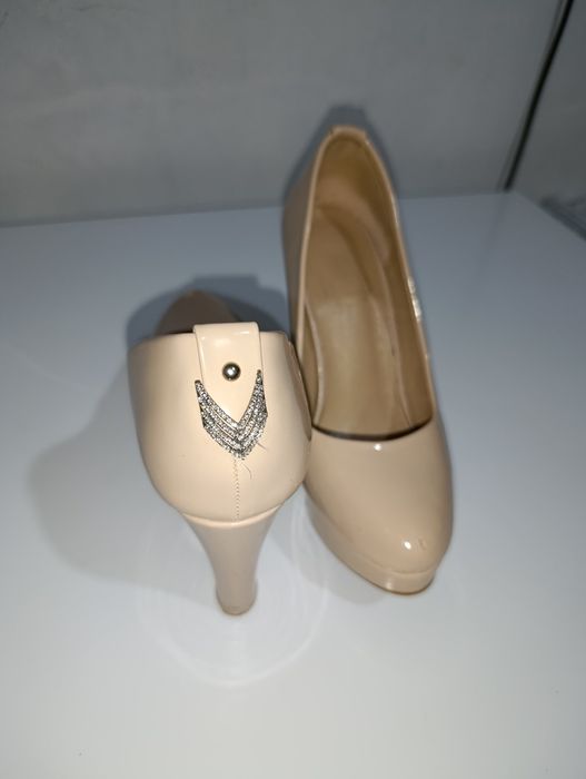 Женские туфли на каблуке