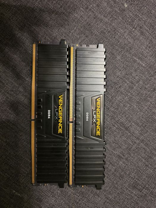 Рам памет DDR4 2x8gb